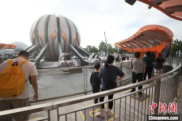 保持安全距离措施_华特迪士尼乐园_上海迪士尼重新开放一个月变化