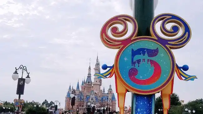 上海迪士尼五周年庆典_米奇妙游童话书舞台剧_华特迪士尼乐园