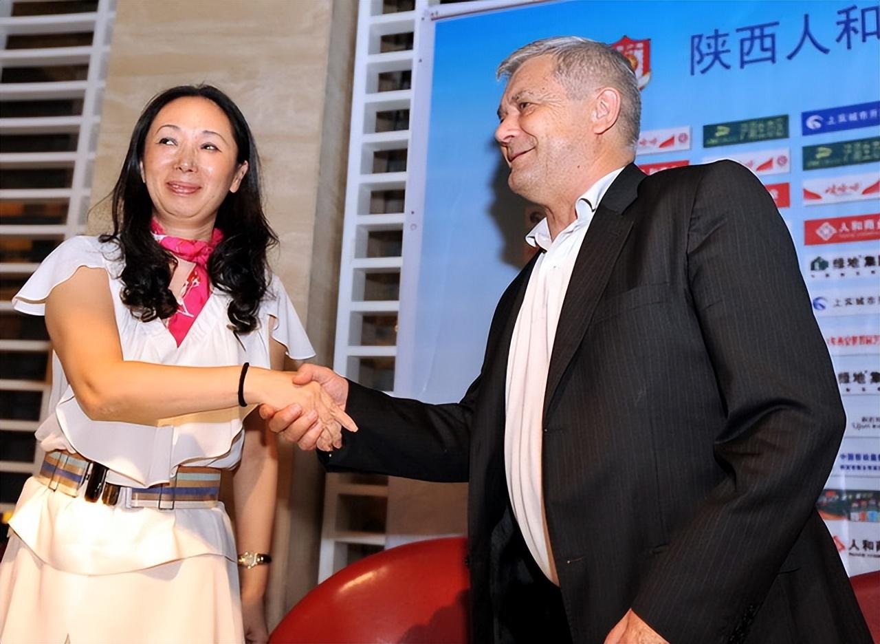 戴秀丽的儿子_女首富戴秀丽 离婚原因 托尼霍肯婚姻故事