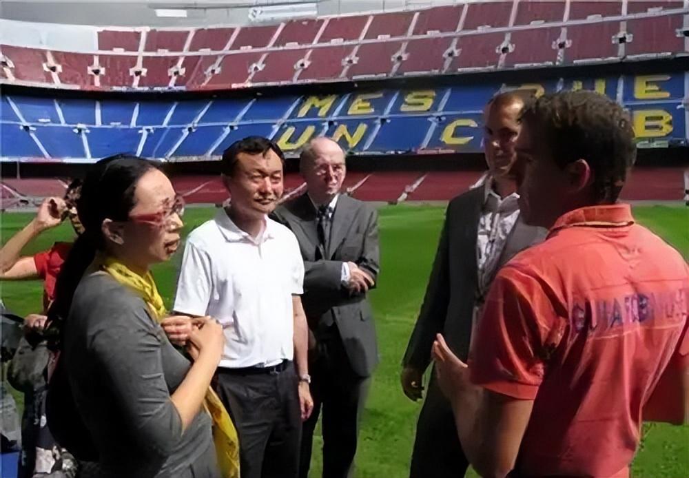 戴秀丽的儿子_女首富戴秀丽 离婚原因 托尼霍肯婚姻故事