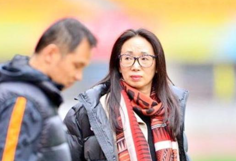 女首富戴秀丽 离婚原因 托尼霍肯婚姻故事_戴秀丽的儿子