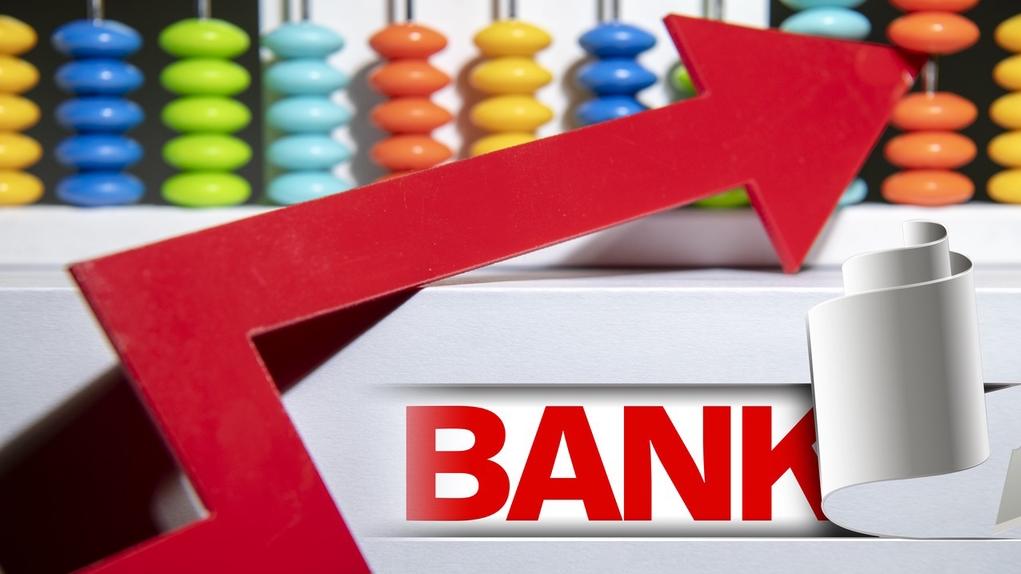 五一小长假后A股银行板块持续走强，国有大行涨幅惊人，原因几何？