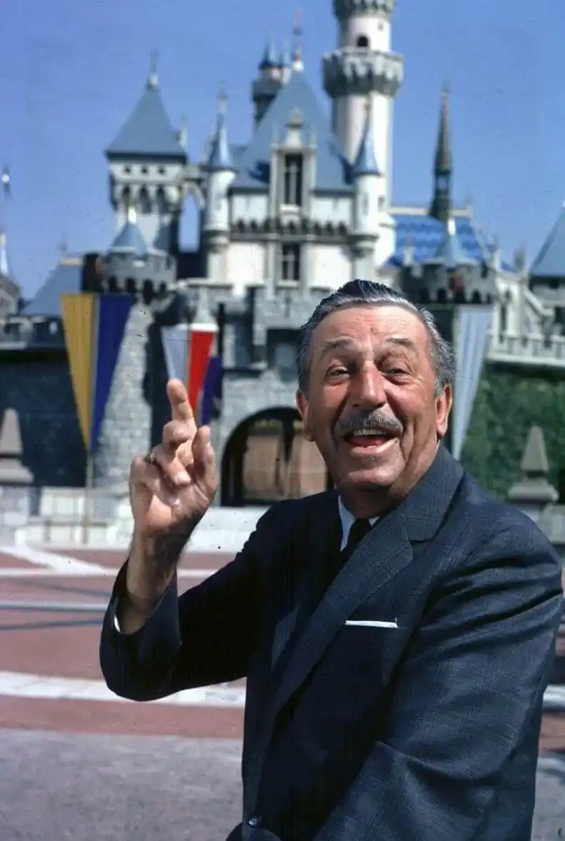 华特迪士尼的故事_米奇老鼠诞生故事_华特迪士尼童年经历