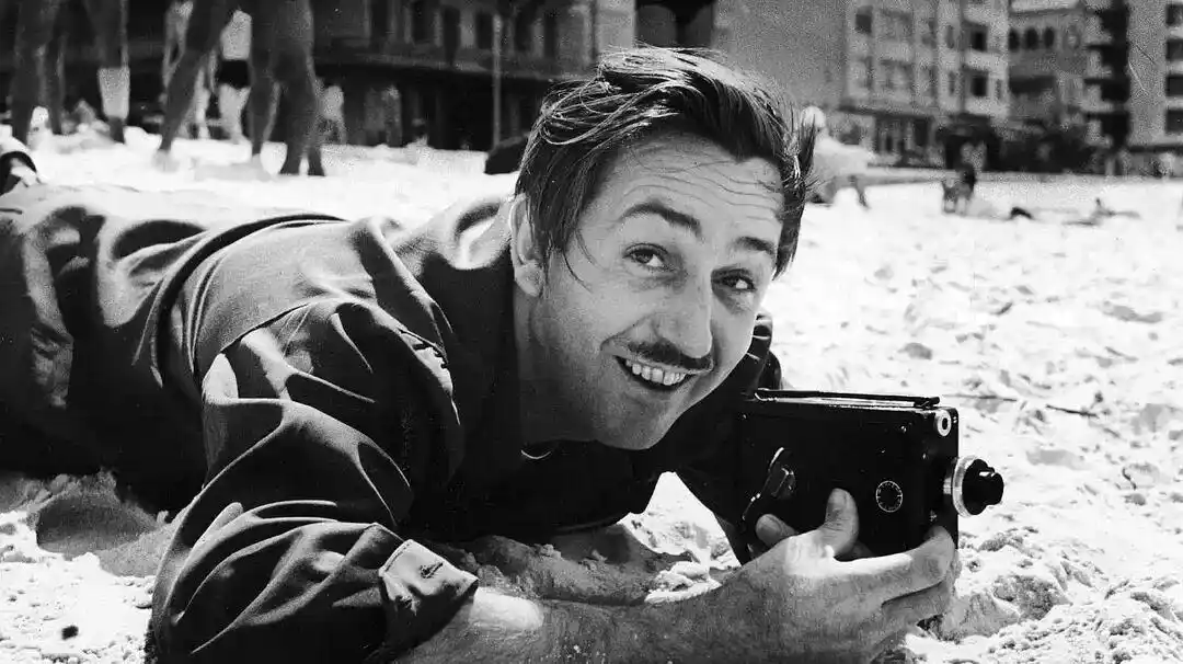 华特迪士尼真实故事_华特迪士尼的故事_迪士尼乐园背后的华特·迪士尼