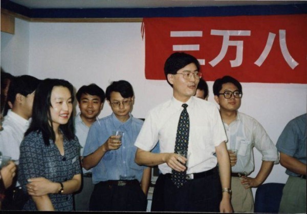 联想集团收购IBM PC部门_联想集团历史发展_联想何时收购摩托罗拉