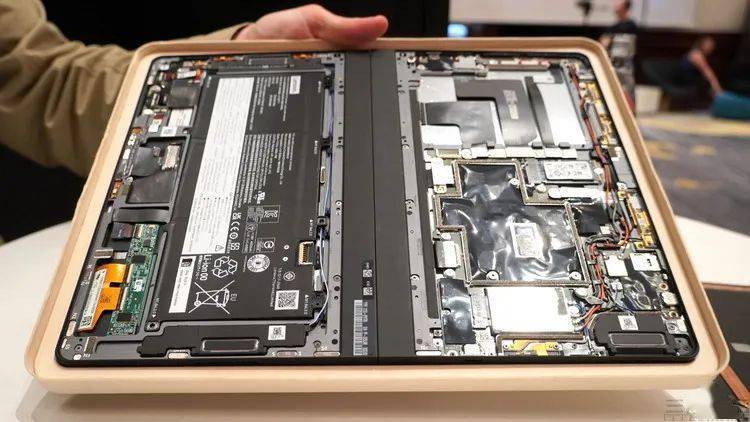 笔记本电脑 大小尺寸_折叠屏笔记本电脑好不好用_折叠屏手机与折叠屏笔记本对比