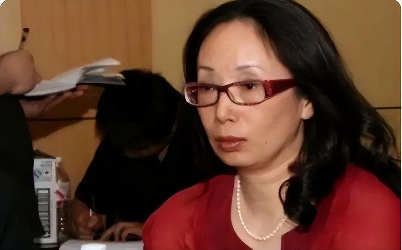 女富豪戴秀丽真实故事_女富豪戴秀丽离婚 时代周报_爱情与物质平衡