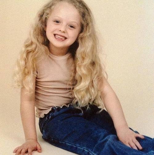 特朗普小女儿蒂芙尼捧孕肚现身竞选，或取代伊万卡成‘第一千金’