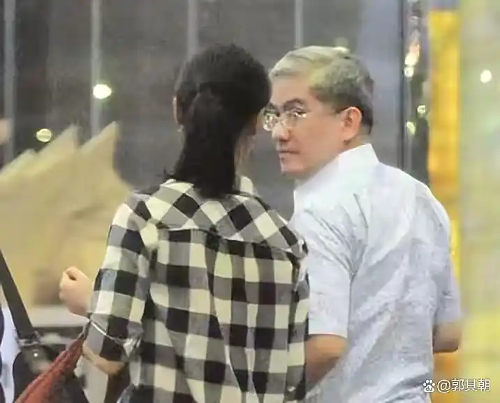 郎咸平第一财经_郎咸平情感生活_郎咸平空姐事件