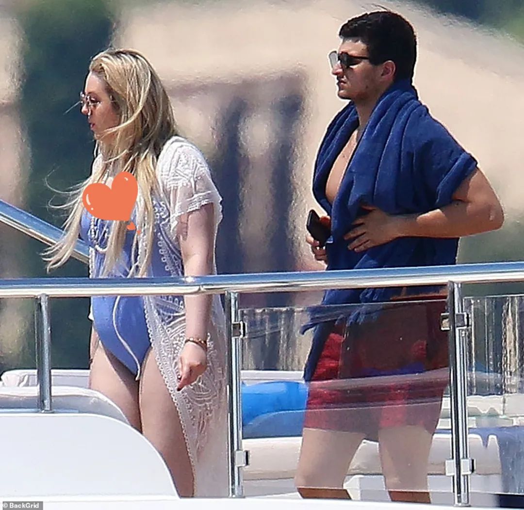 蒂芙尼特朗普与姐姐_蒂芙尼特朗普低调生活_伊万卡特朗普与蒂芙尼特朗普对比