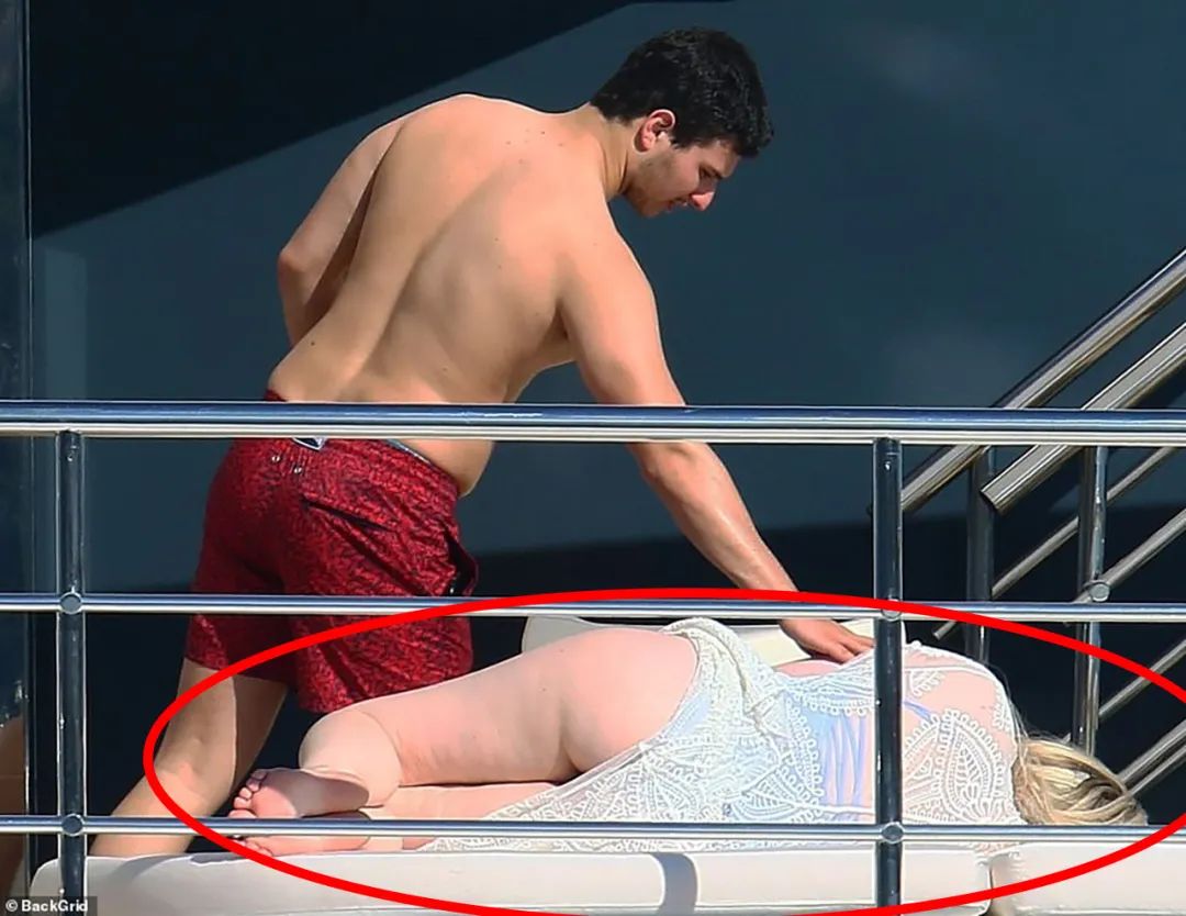 蒂芙尼特朗普低调生活_蒂芙尼特朗普与姐姐_伊万卡特朗普与蒂芙尼特朗普对比