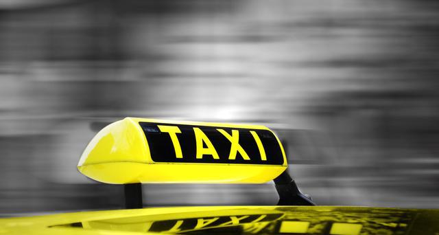 出租车司机股票建议_股票闯红灯与急刹车分析_k线点金一本通