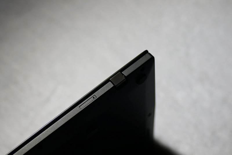 ThinkPad X1 Carbon review_Carbon fiber material laptop_thinkpad指示灯