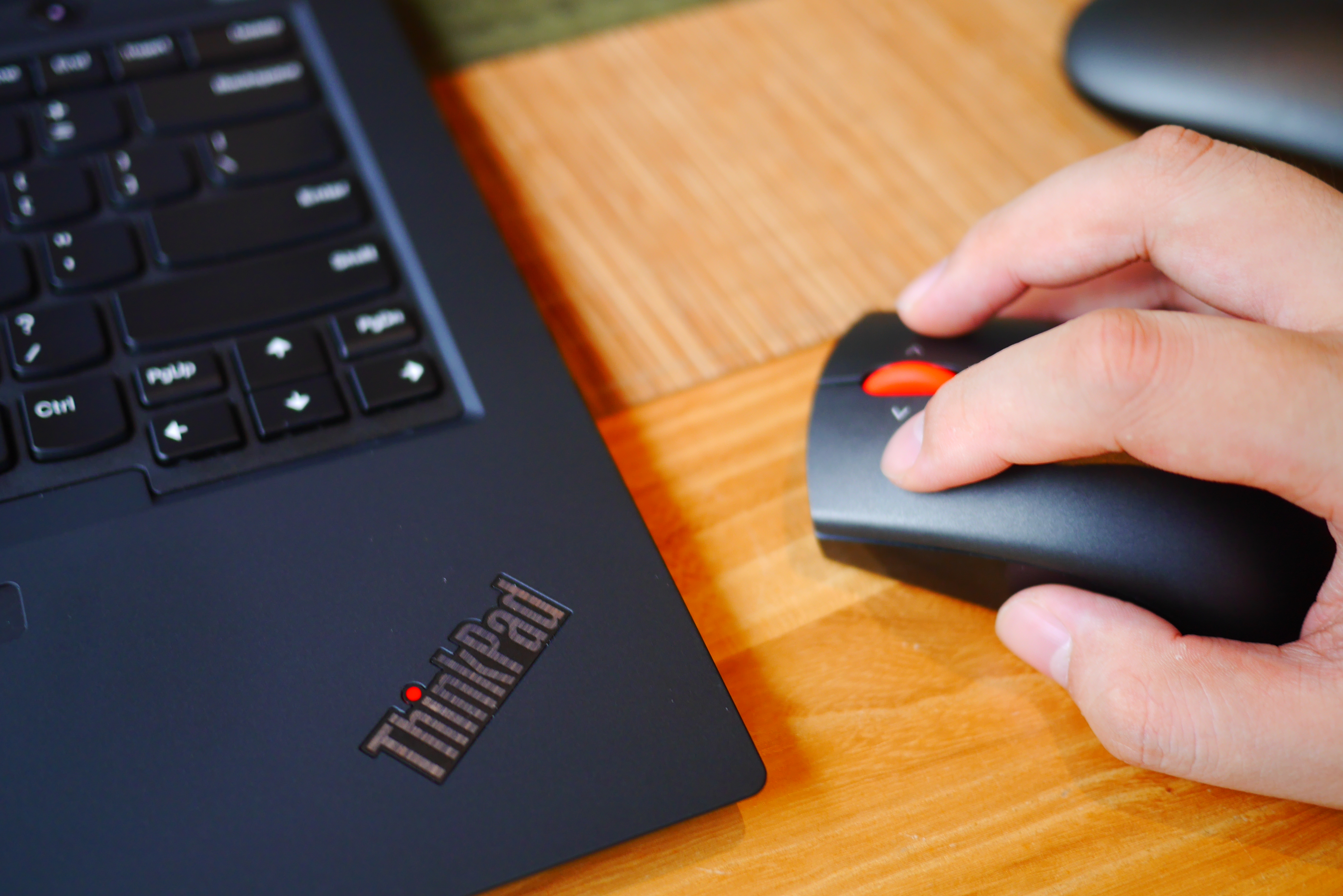 ThinkPad小黑鼠标蓝光双模_ThinkPad小红点鼠标评测_thinkpad指示灯